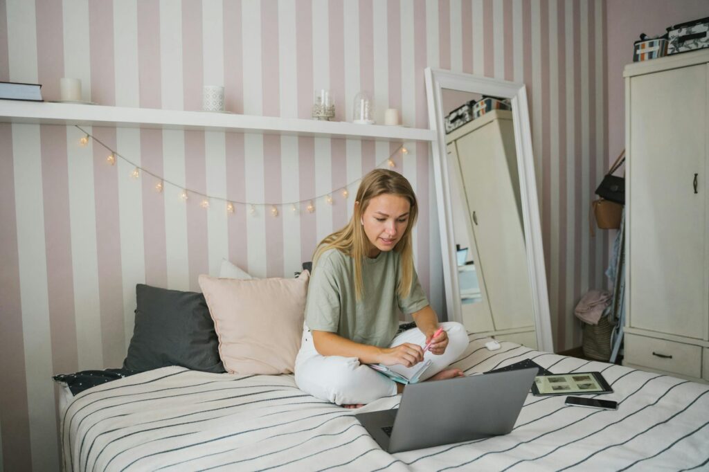 Business owner on her laptop rewriting her homepage for better homepage SEO